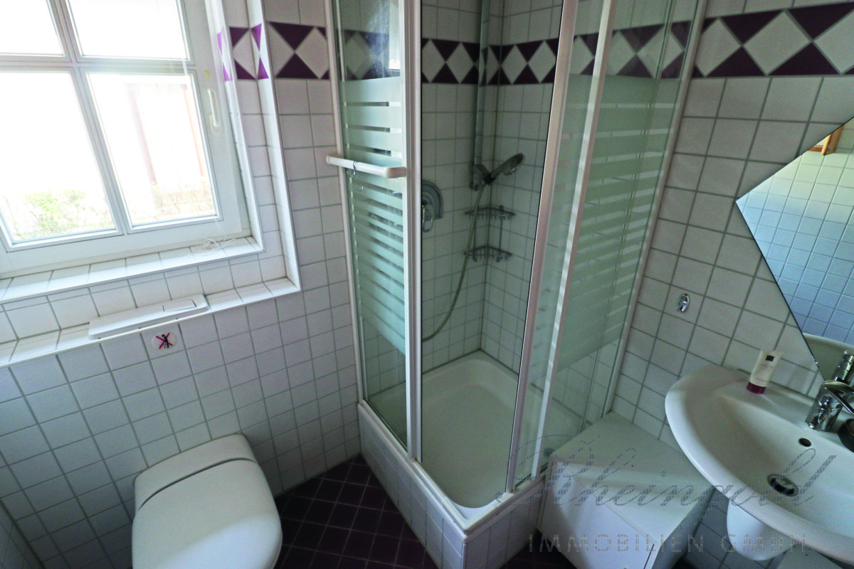 Immobilienangebot - Bergisch Gladbach - Häuser - Am Landschaftsschutzgebiet: Große Fenster & viel Licht: Platz für die Familie, mit Einliegerwohnung