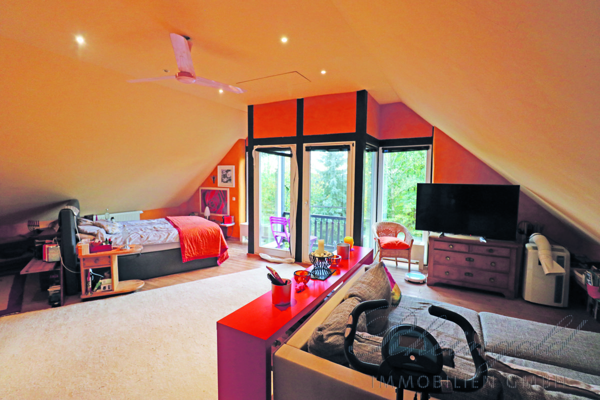 Immobilienangebot - Bergisch Gladbach - Häuser - Am Landschaftsschutzgebiet: Große Fenster & viel Licht: Platz für die Familie, mit Einliegerwohnung