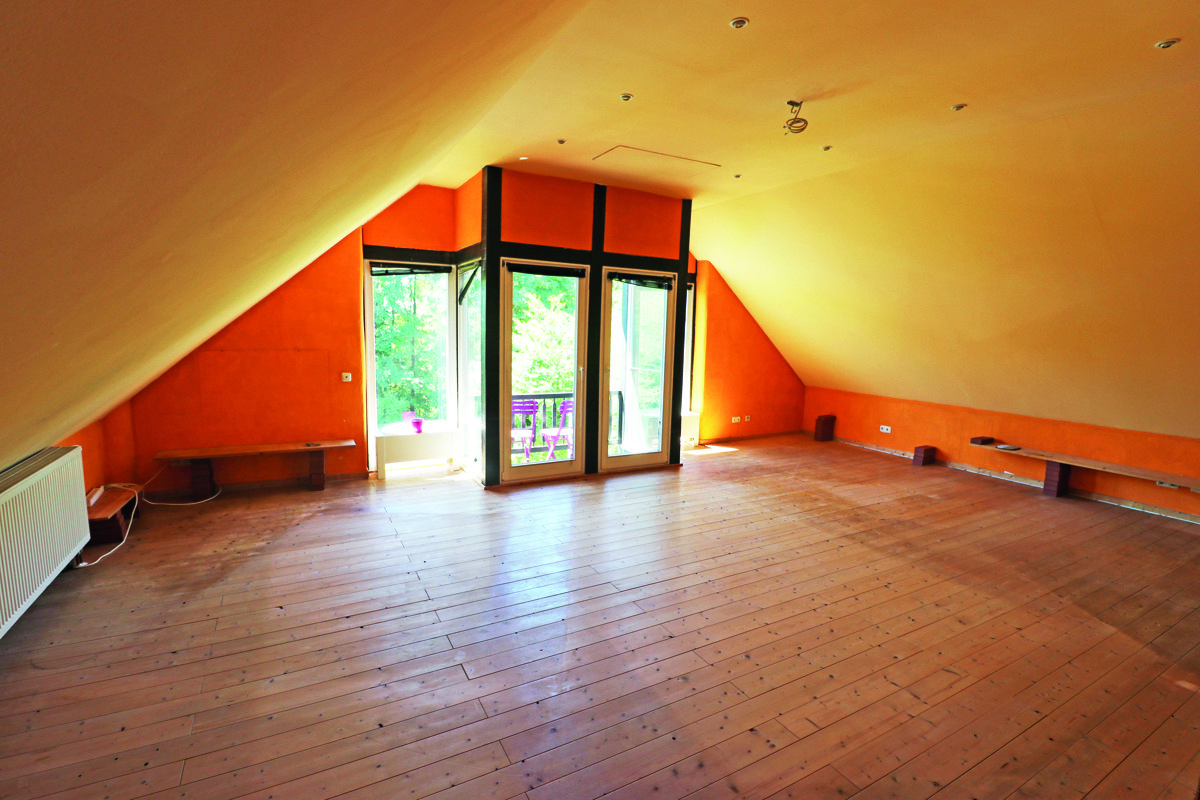 Immobilienangebot - Bergisch Gladbach - Häuser - Am Landschaftsschutzgebiet: Große Fenster & viel Licht: Platz für die Familie, mit Einliegerwohnung