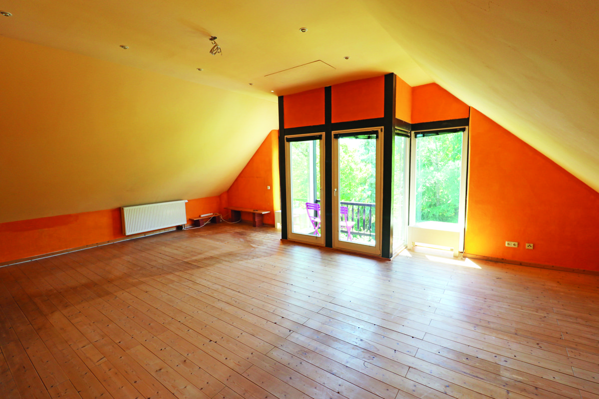 Immobilienangebot - Bergisch Gladbach - Häuser - Am Landschaftsschutzgebiet: Große Fenster & viel Licht: Platz für die Familie, mit Einliegerwohnung
