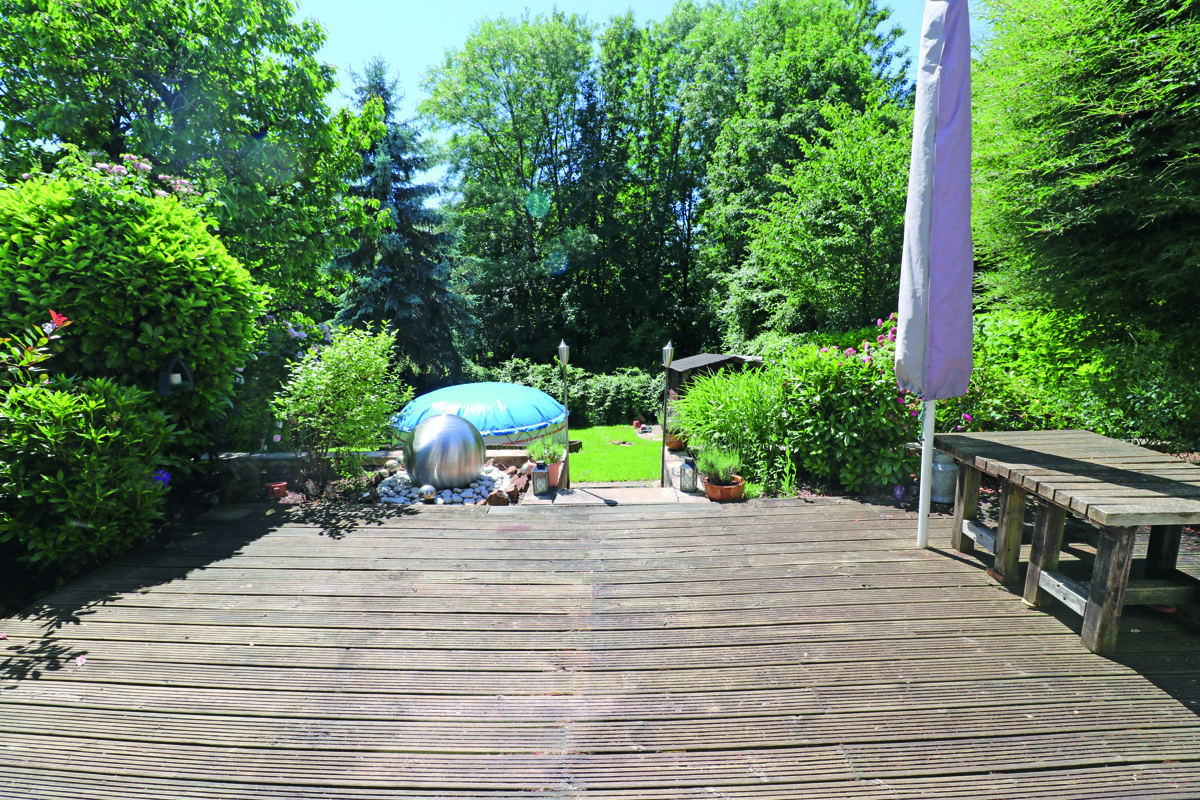 Immobilienangebot - Bergisch Gladbach - Häuser - Am Landschaftsschutzgebiet: Große Fenster & viel Licht: Platz für die Familie, mit Einliegerwohnung