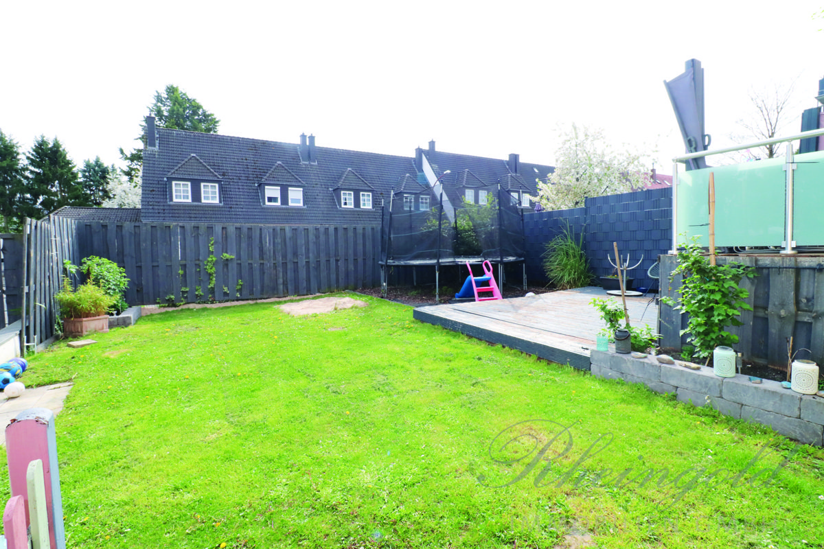 Immobilienangebot - Köln - Häuser - Ihr Investment mit Perspektive!
Mehrfamilienhaus mit 5 Eigentumswohnungen
im Kölner Westen.