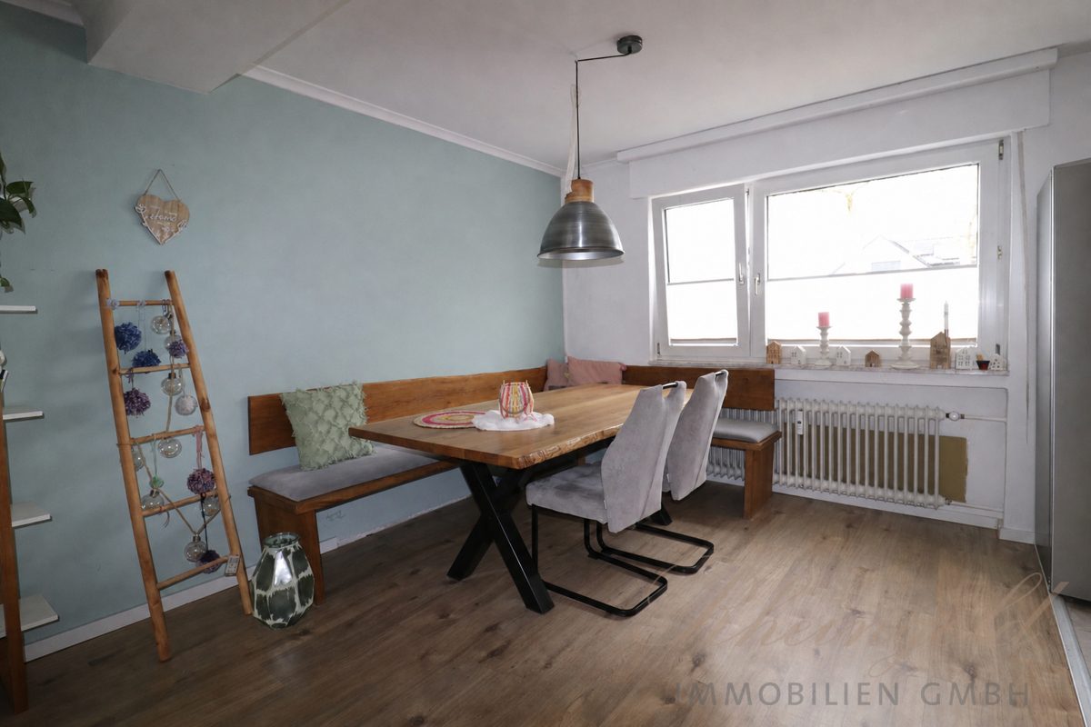 Immobilienangebot - Köln - Häuser - Ihr Investment mit Perspektive!
Mehrfamilienhaus mit 5 Eigentumswohnungen
im Kölner Westen.