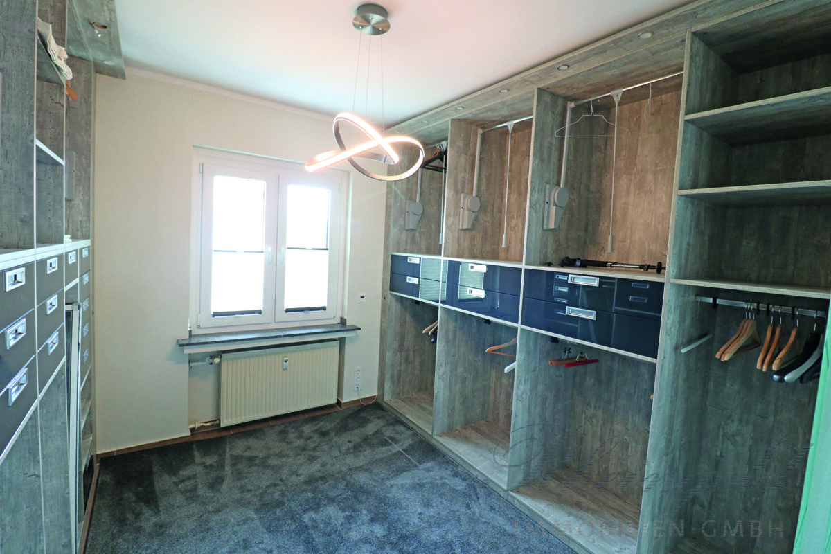 Immobilienangebot - Köln / Holweide - Wohnungen - Großzügiges Wohnen - Zukunftsfähig & Flexibel!
Geeignet für eine Familie mit Gartenanteil und Garage