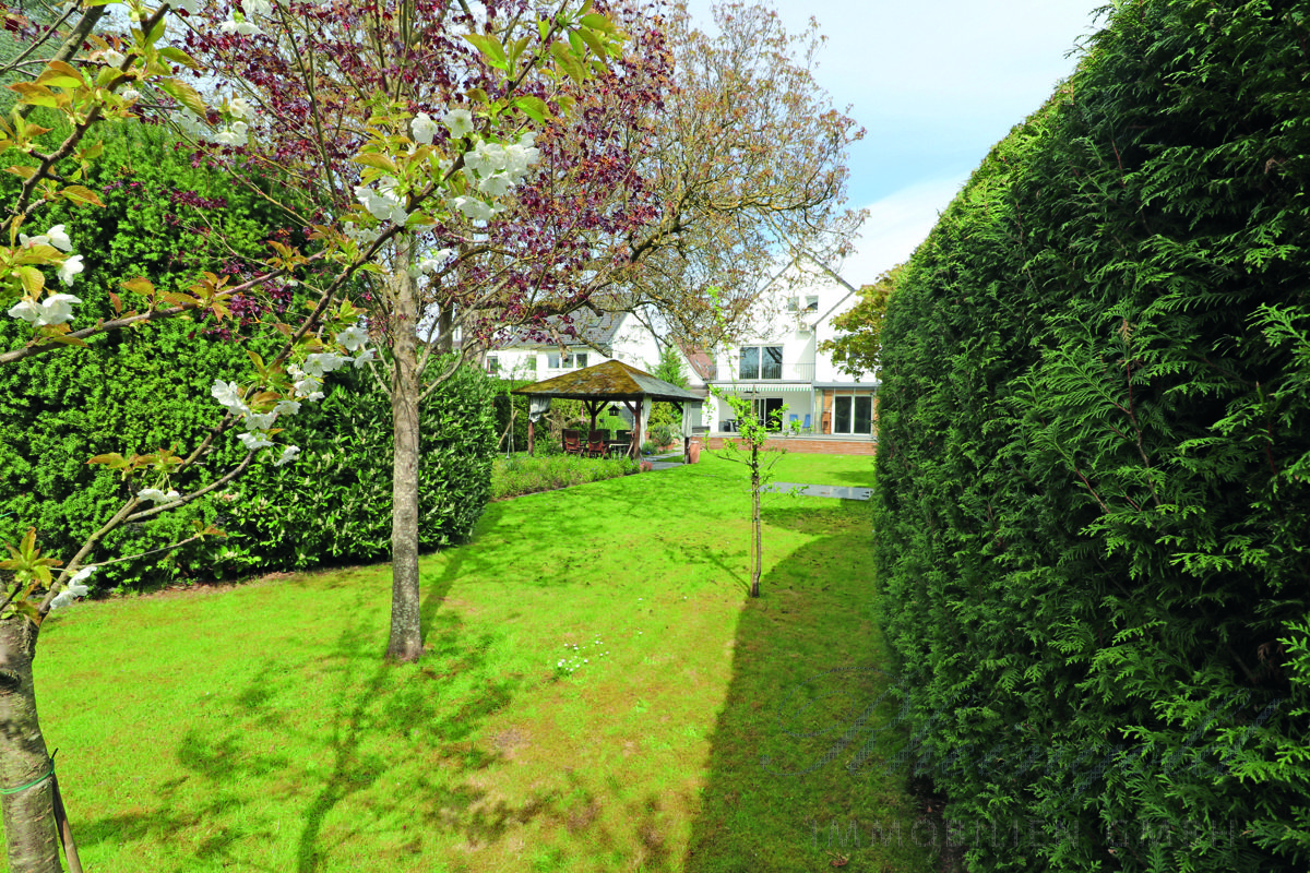 Immobilienangebot - Köln / Holweide - Wohnungen - Großzügiges Wohnen - Zukunftsfähig & Flexibel!
Geeignet für eine Familie mit Gartenanteil und Garage