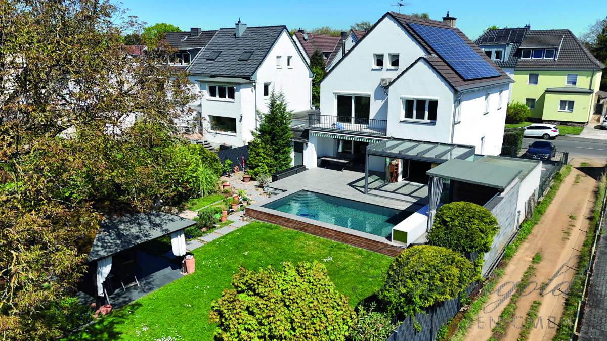 Immobilienangebot - Köln / Holweide - Wohnungen - Träume umsetzen - Rohdachboden zum Ausbau!
Bestehende Planung vorhanden. Gestalten Sie Ihre Zukunft!