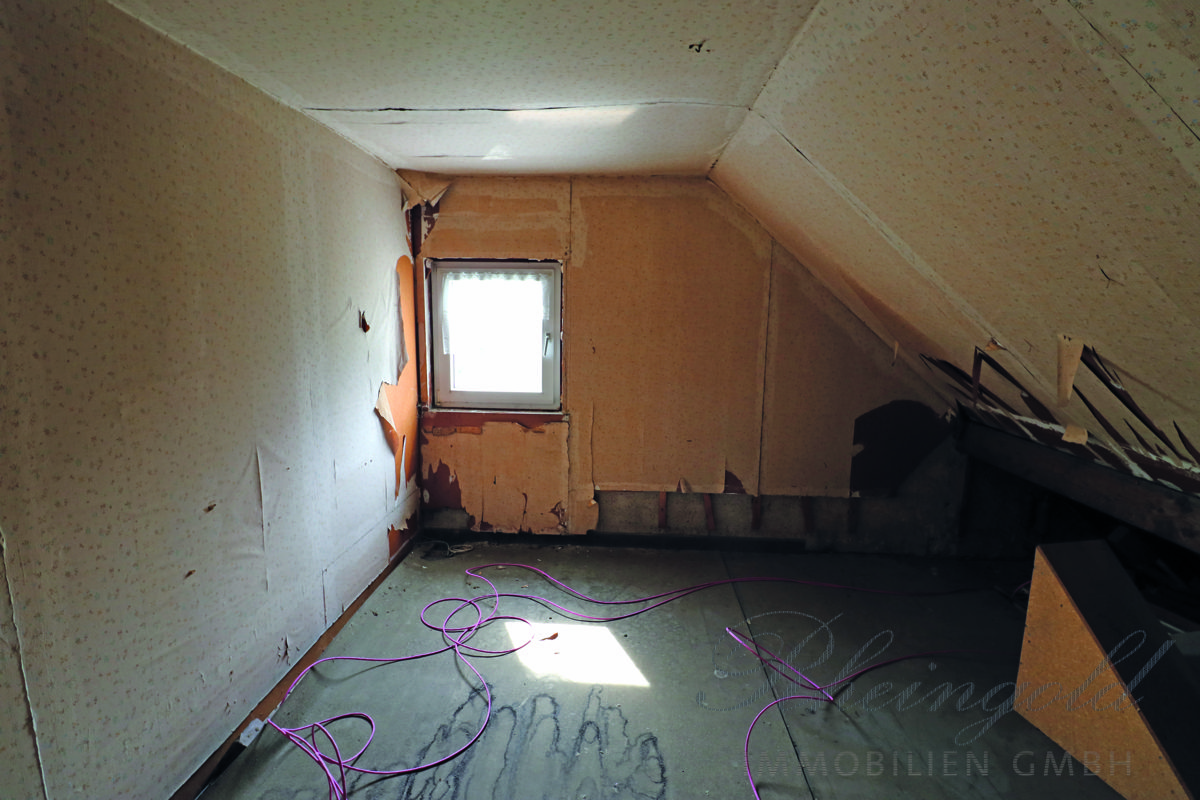 Immobilienangebot - Köln / Holweide - Wohnungen - Träume umsetzen - Rohdachboden zum Ausbau!
Bestehende Planung vorhanden. Gestalten Sie Ihre Zukunft!