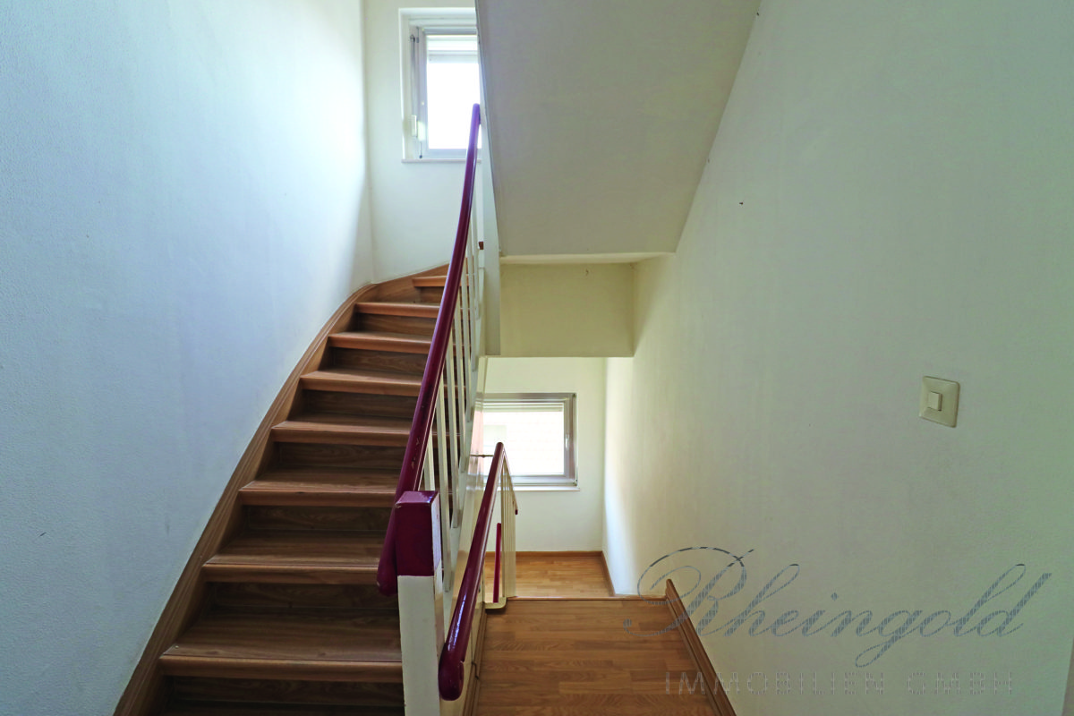 Immobilienangebot - Hürth - Häuser - Ein Haus, viele Möglichkeiten & Potenziale
MFH mit 3 ETW, Generationenwohnen, Eigennutzung, Invest.
