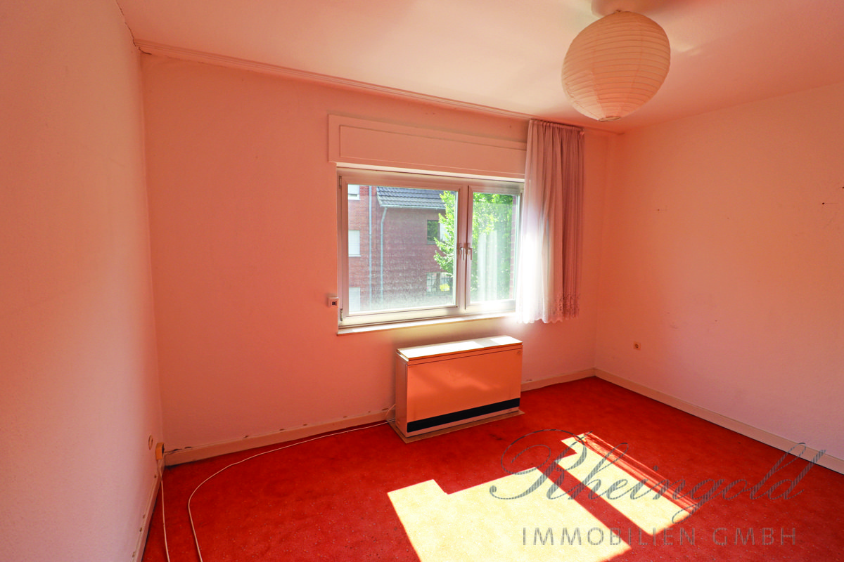 Immobilienangebot - Hürth - Häuser - Ein Haus, viele Möglichkeiten & Potenziale
MFH mit 3 ETW, Generationenwohnen, Eigennutzung, Invest.