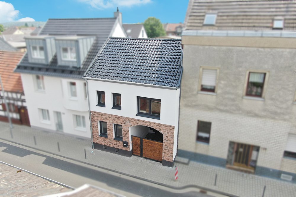 Gütelhöfer Immobilien - Immobilienangebot - Weilerswist - Alle - Erstbezug nach Sanierung! Zentral gelegenes Zuhause mit Dachterrasse und Garten - Gebotsverfahren