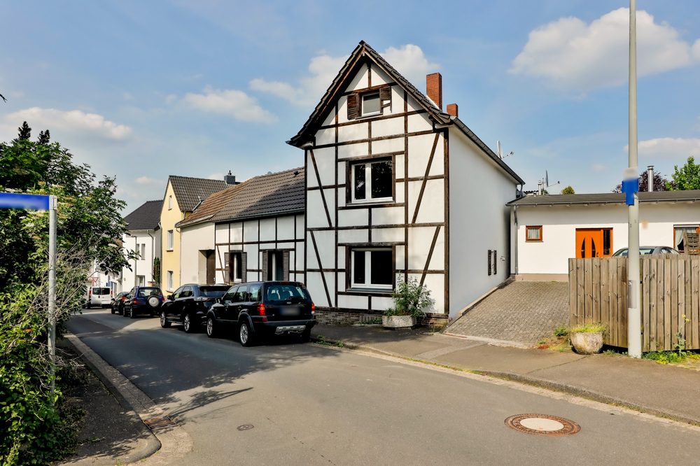 Gütelhöfer Immobilien - Immobilienangebot - Wachtberg / Villip - Alle - Resthof mit viel Platz und Potenzial für Visionäre! Wohnen für Generationen, Arbeiten oder Vermieten