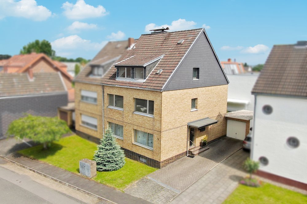 Gütelhöfer Immobilien - Immobilienangebot - Bornheim / Sechtem - Alle - Für Selbermacher! Modernisierungsbedürftiges 3-Familienhaus mit Garage in Sechtem - Gebotsverfahren