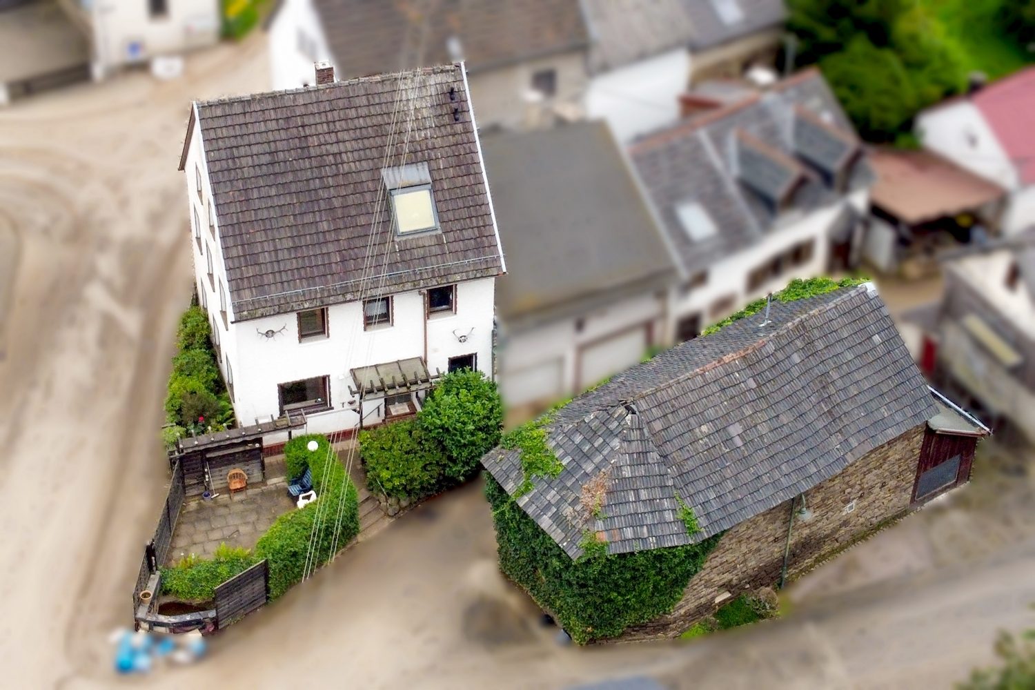 Gütelhöfer Immobilien - Immobilienangebot - Antweiler - Alle - Sanierungsbedürftiges freistehendes Einfamilienhaus + Scheune mit Baugenehmigung - Gebotsverfahren