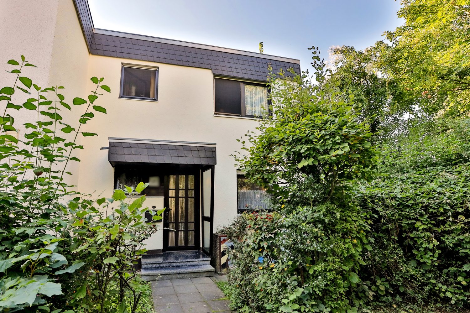 Gütelhöfer Immobilien - Immobilienangebot - Meckenheim - Alle - Solides Reihenendhaus mit Terrasse und Versicherungsanspruch wegen Flutschaden - Gebotsverfahren