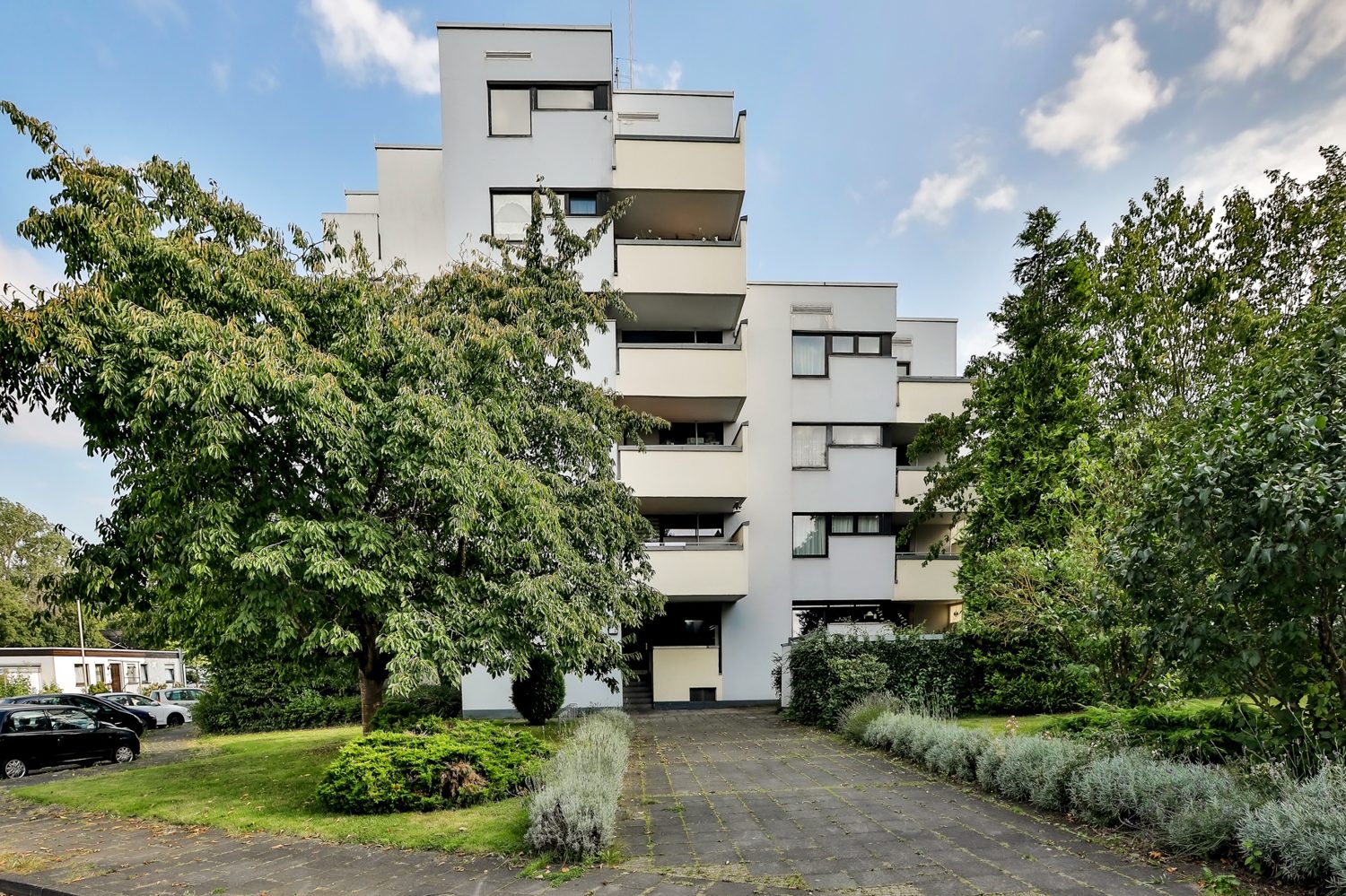 Gebäudeansicht Gütelhöfer Immobilien - Immobilienangebot - Meckenheim - Alle - Ideal für Investmenteinsteiger! Preisgünstiges Apartment mit Loggia in Meckenheim - Gebotsverfahren