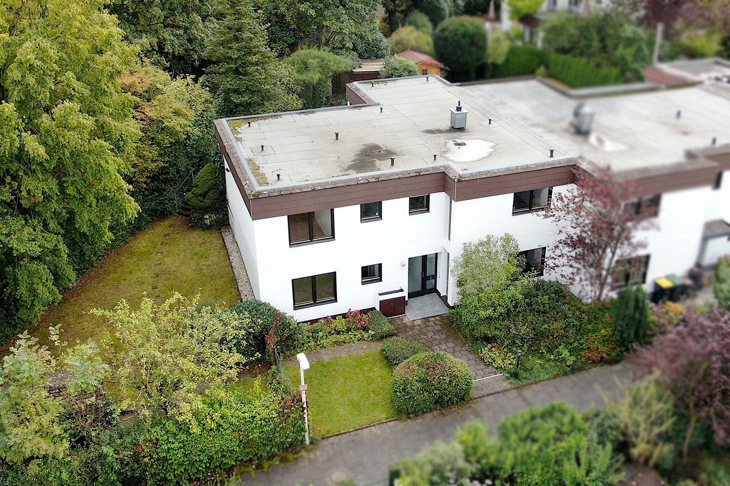 Gütelhöfer Immobilien - Immobilienangebot - Alfter - Alle - Großzügig und renoviert! Stilvolle Maisonettewohnung mit Terrasse, Garten und Garage am Waldrand