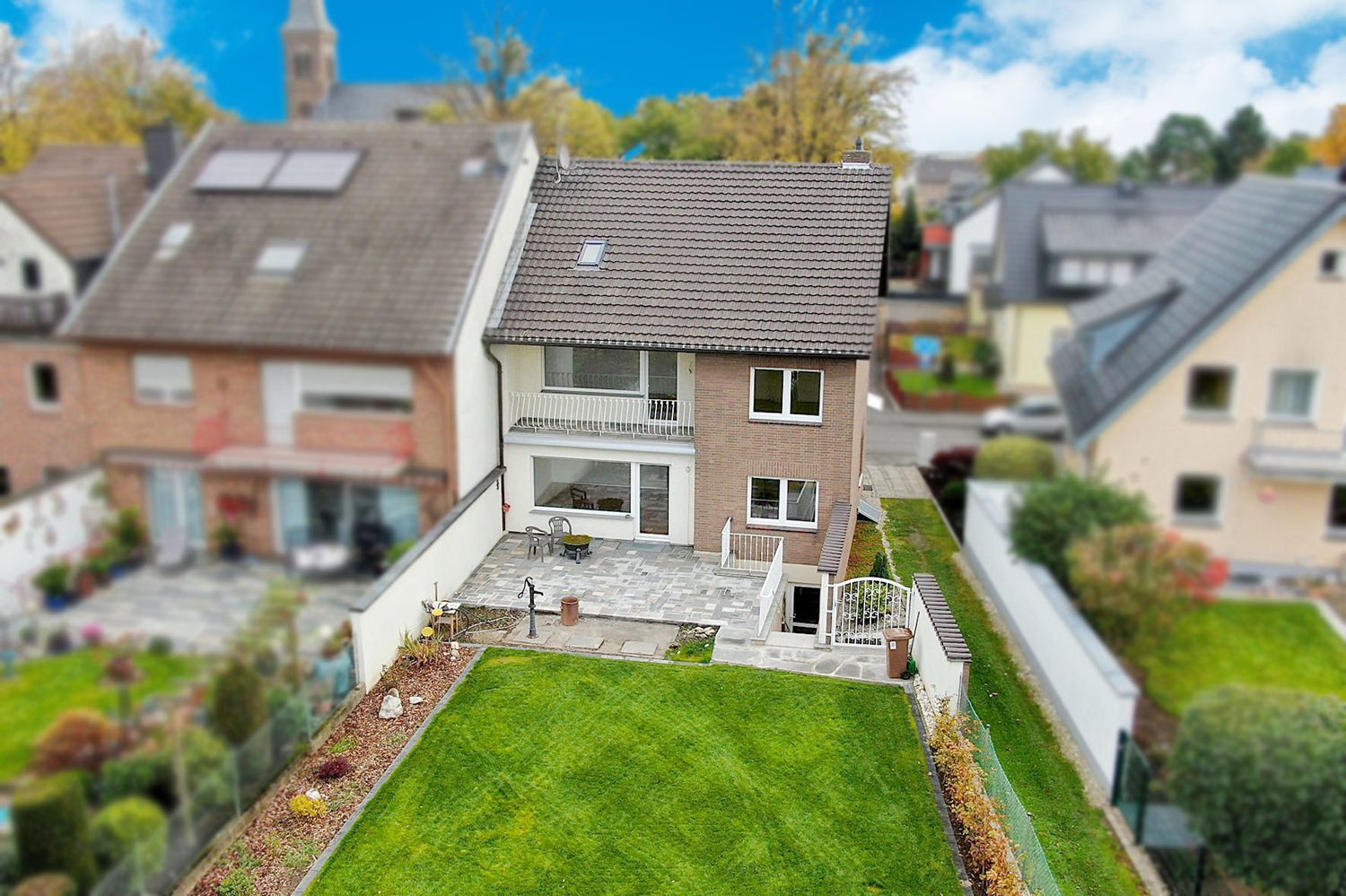 Gütelhöfer Immobilien - Immobilienangebot - Brühl / Schwadorf - Alle - Erstbezug nach Sanierung! Familientraum mit neuer Einbauküche, großem Garten und Garage in Schwadorf