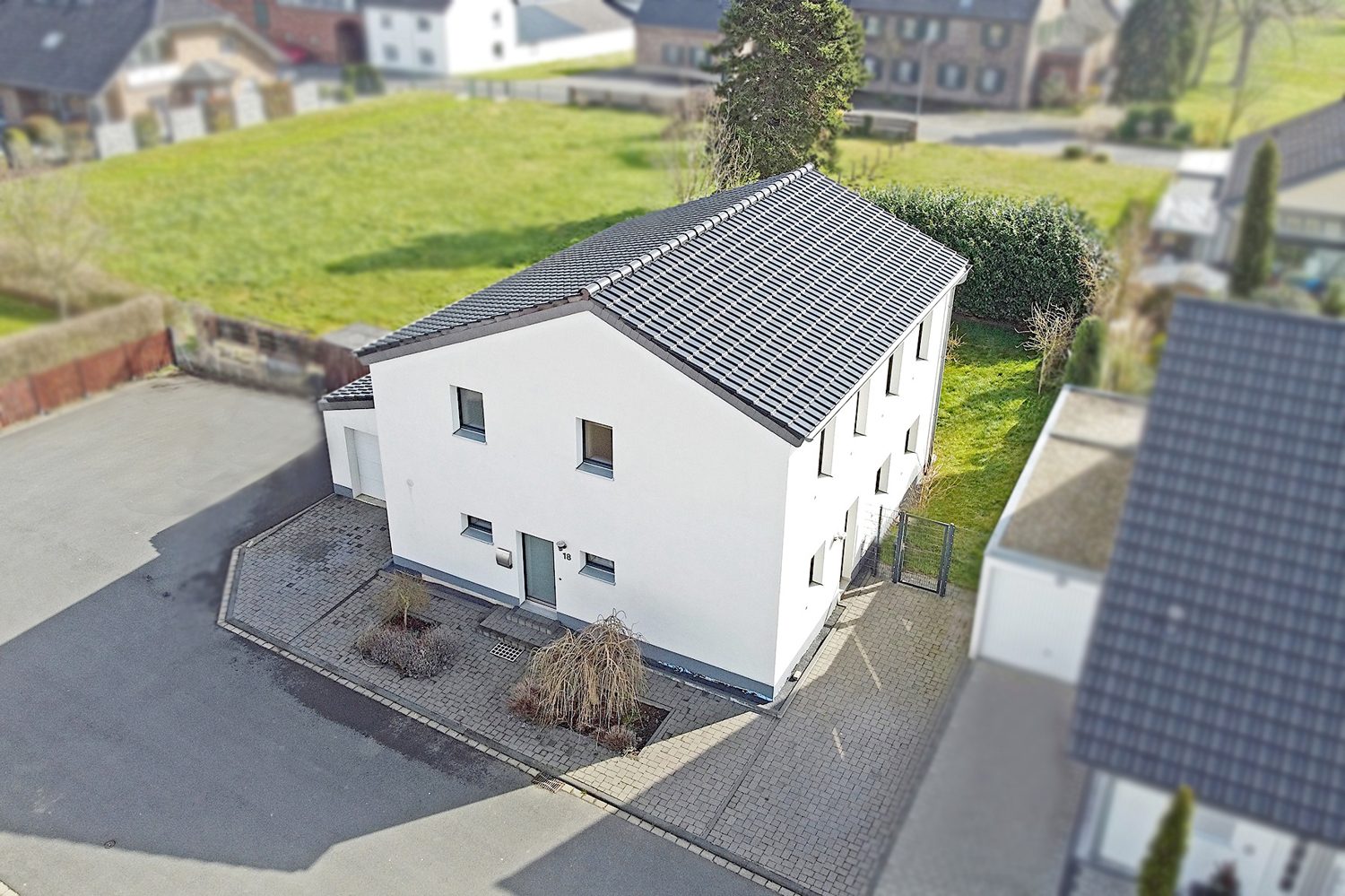Gütelhöfer Immobilien - Immobilienangebot - Weilerswist - Alle - NEUER PREIS! Bezugsfreies Passivhaus in Kleinvernich mit Garage - Kleine Restarbeiten erforderlich
