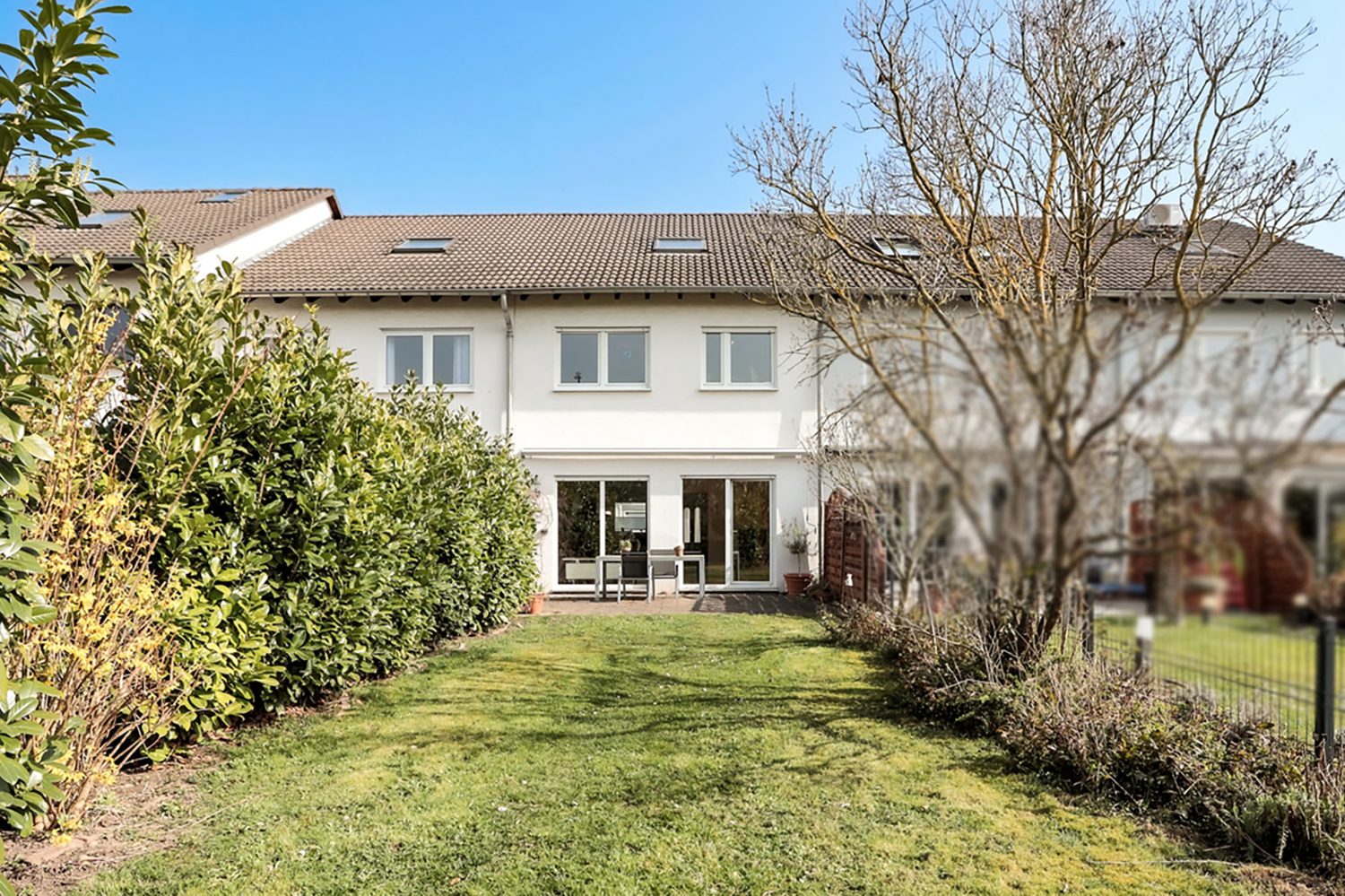 Gütelhöfer Immobilien - Immobilienangebot - Wesseling - Alle - In Kürze bezugsfreies Reihenmittelhaus mit Garage, Einbauküche und viel Potenzial - Gebotsverfahren