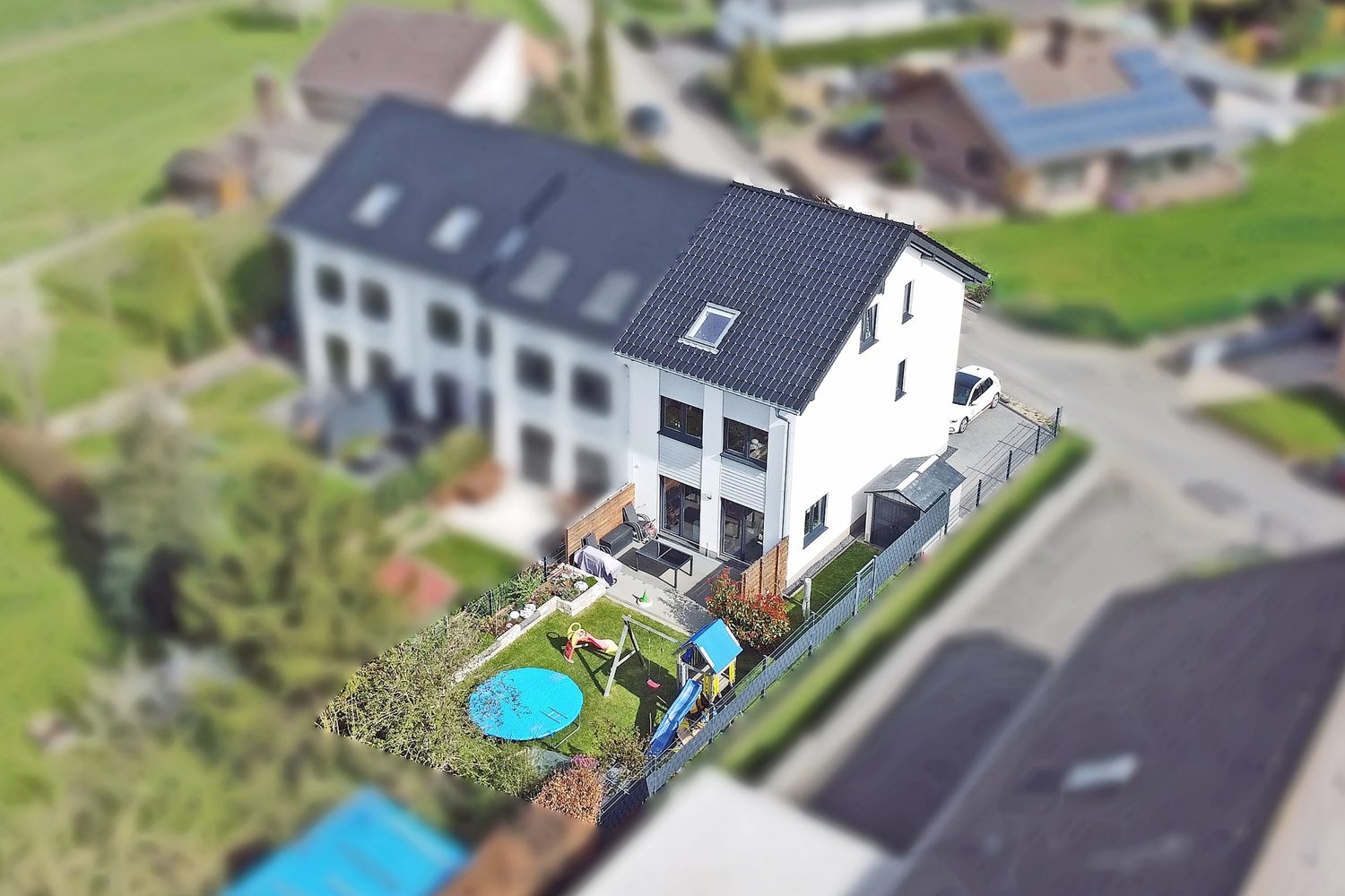 Gütelhöfer Immobilien - Immobilienangebot - Euskirchen / Kirchheim - Alle - Neuwertiges Reihenendhaus mit Fußbodenheizung und 2 PKW Stellplätzen - Gebotsverfahren