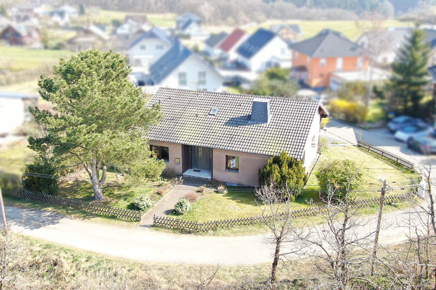 Gütelhöfer Immobilien - Immobilienangebot - Bad Münstereifel / Houverath - Alle - Wohnen am Waldrand! Freistehendes Einfamilienhaus mit Kaminofen und Einbauküche - Gebotsverfahren