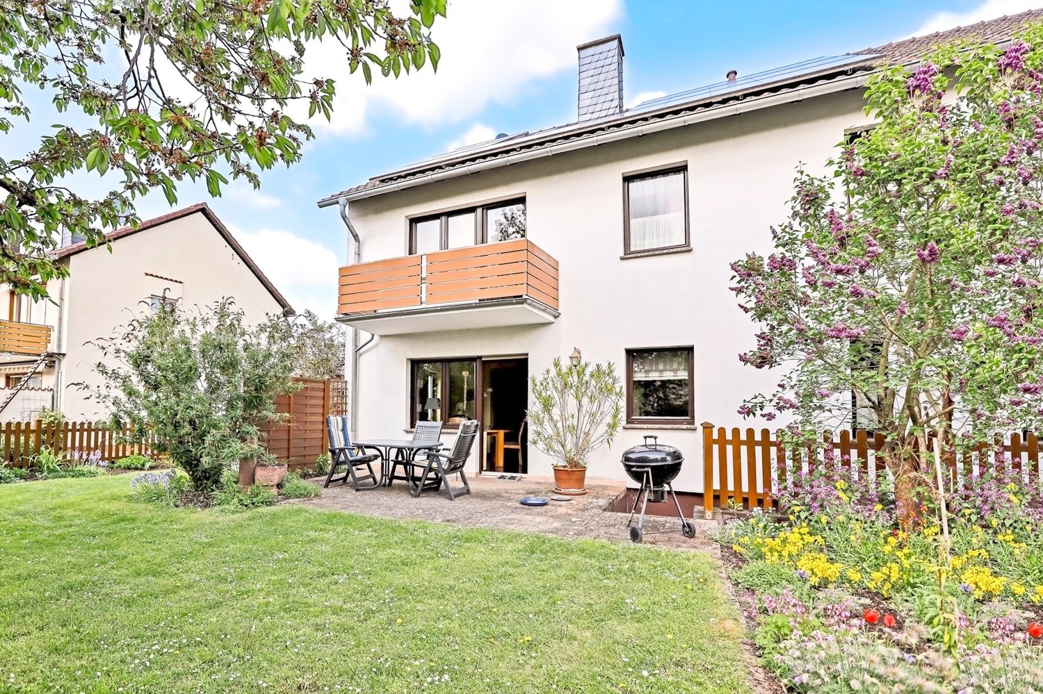 Hausansicht Gütelhöfer Immobilien - Immobilienangebot - Bornheim / Roisdorf - Alle - Solide Doppelhaushälfte mit Einbauküche und Garten in begehrter Lage von Roisdorf - Gebotsverfahren
