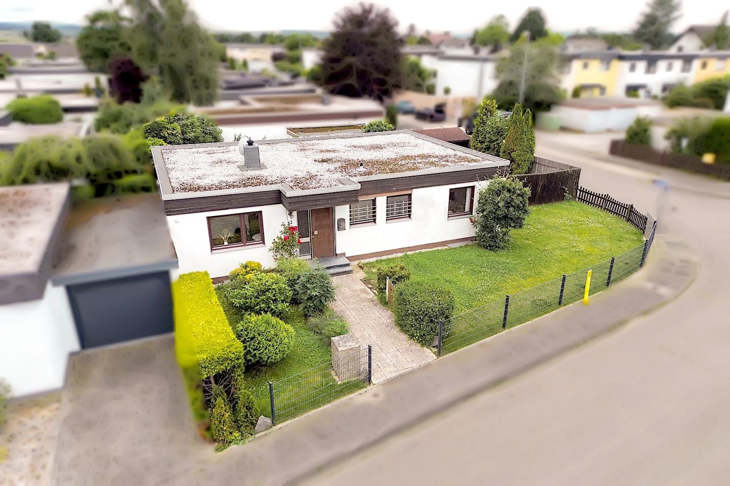 Gütelhöfer Immobilien - Immobilienangebot - Swisttal / Odendorf - Alle - Bezugsfreier Bungalow mit großer Terrasse, Garten, Garage und viel Potenzial - Gebotsverfahren