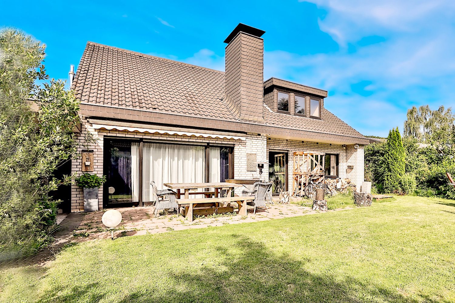 Gütelhöfer Immobilien - Immobilienangebot - Meckenheim - Alle - Bezugsfreier verklinkerter Familientraum mit Einbauküche, offenem Kamin, Garten und viel Potenzial