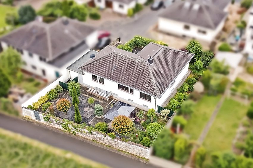 Gütelhöfer Immobilien - Immobilienangebot - Swisttal / Heimerzheim - Alle - Handwerklich begabt? Stilvoller Bungalow im Rohbauzustand mit Garage und Garten - Gebotsverfahren