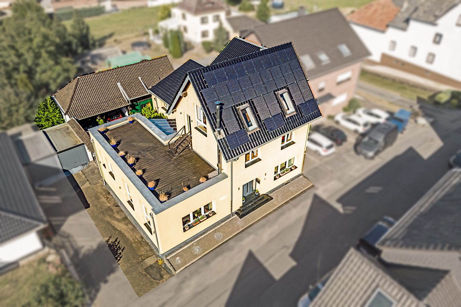 Gütelhöfer Immobilien - Immobilienangebot - Bornheim / Dersdorf - Alle - Geschmackvoll saniertes Einfamilienhaus mit Einliegerwohnung, Nebengebäude und PV-Anlage in Dersdorf