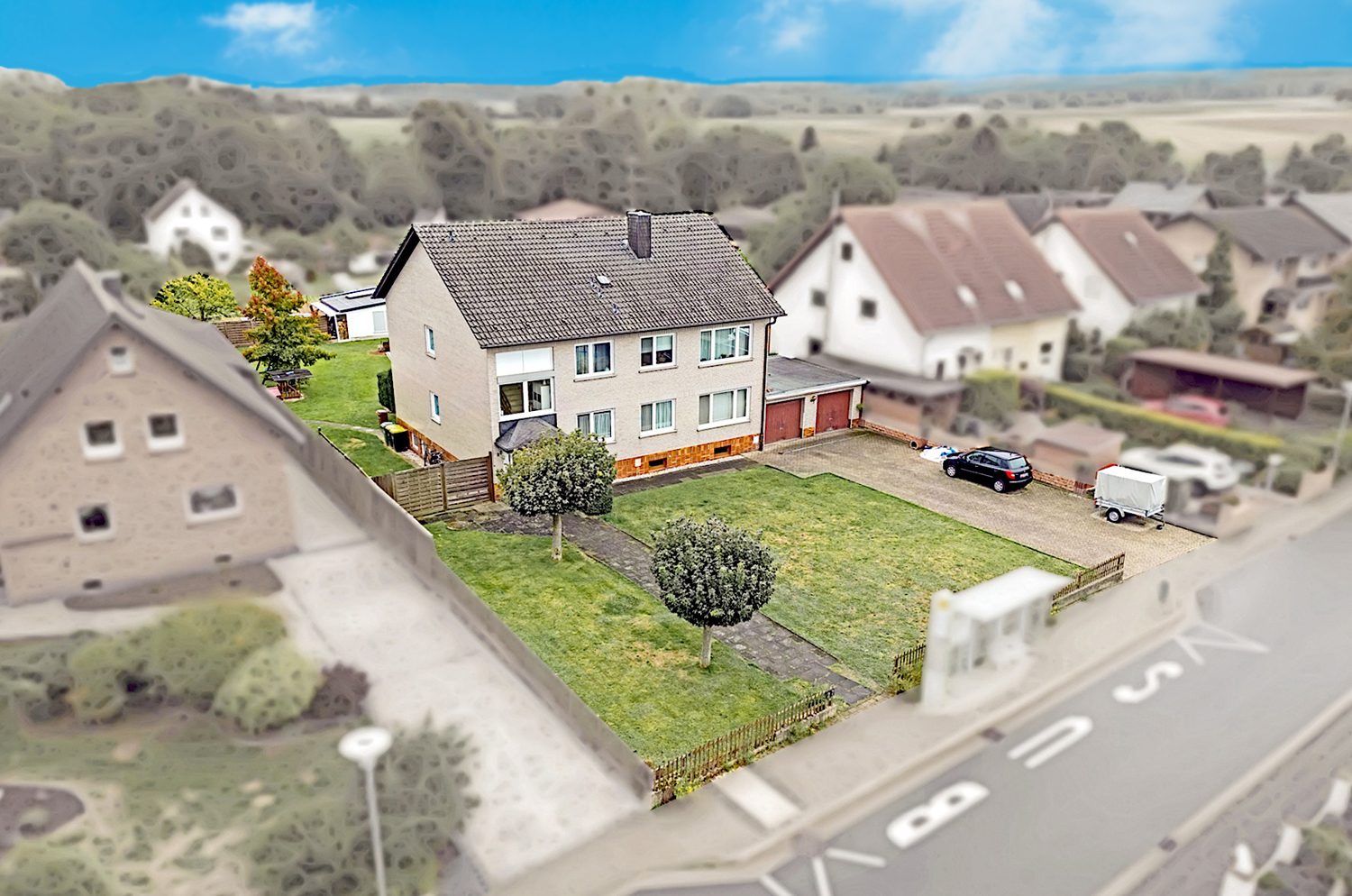 Luftaufnahme Gütelhöfer Immobilien - Immobilienangebot - Meckenheim / Altendorf - Alle - Betongold in Altendorf! Großzügiges Zweifamilienhaus mit zwei Garagen auf 2.344m² Grundstück