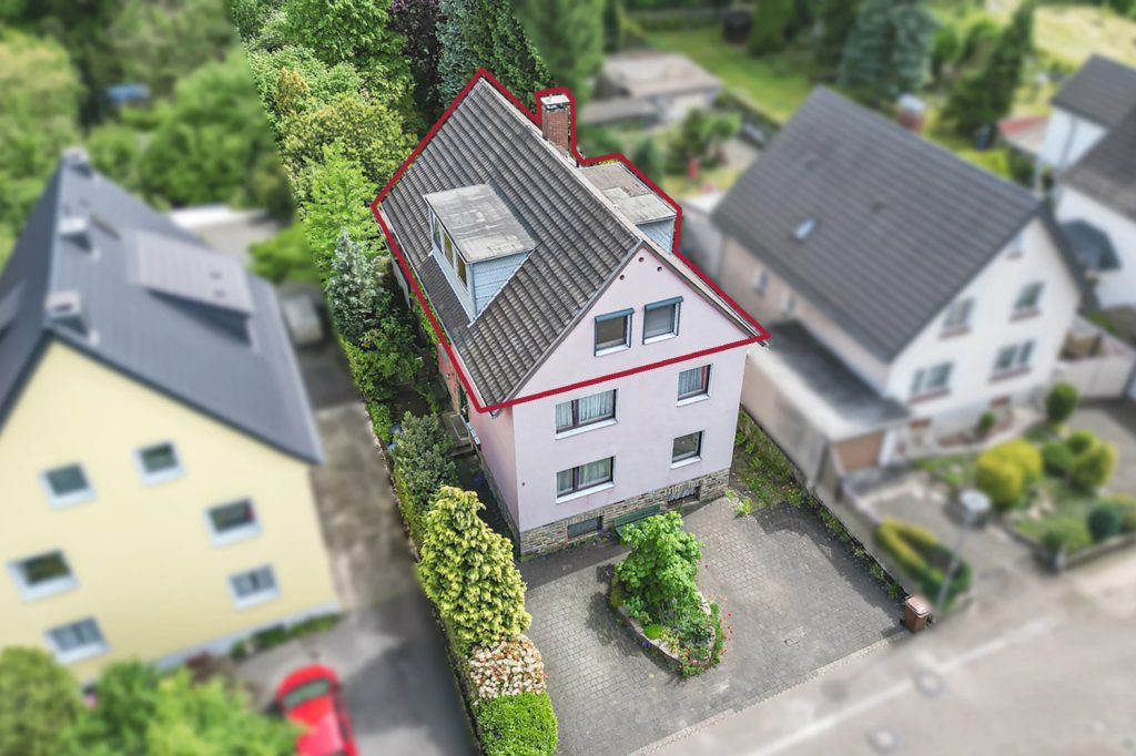 Gütelhöfer Immobilien - Immobilienangebot - Bergisch Gladbach / Gronau - Alle - Kurzfristig bezugsfrei! Dachgeschosswohnung mit Einbauküche, Stellplatz und Balkon in Gronau