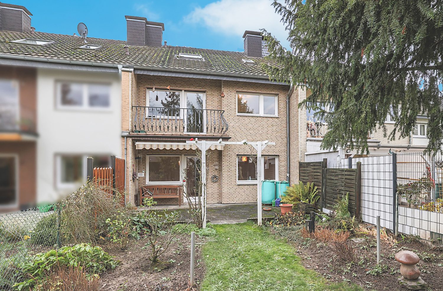 Titelbild Gütelhöfer Immobilien - Immobilienangebot - Bornheim - Alle - Bezugsfreies Reihenmittelhaus mit Garage und Garten in beliebter und zentraler Lage von Bornheim