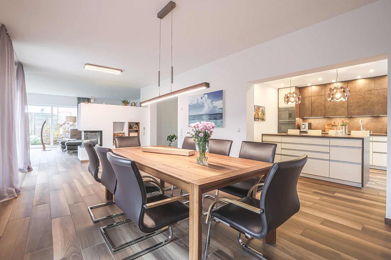 Gütelhöfer Immobilien - Immobilienangebot - Swisttal / Odendorf - Alle - Modern und stilvoll! Großzügiges Familiendomizil mit Wärmepumpe, Solarthermie, Kaminofen u. Bachlauf