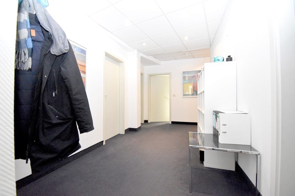 Gütelhöfer Immobilien - Immobilienangebot - Rheinbach - Alle - Attraktive Bürofläche in zentraler Innenstadtlage mit Bahnanschluss und optionalen Kfz-Stellplätzen