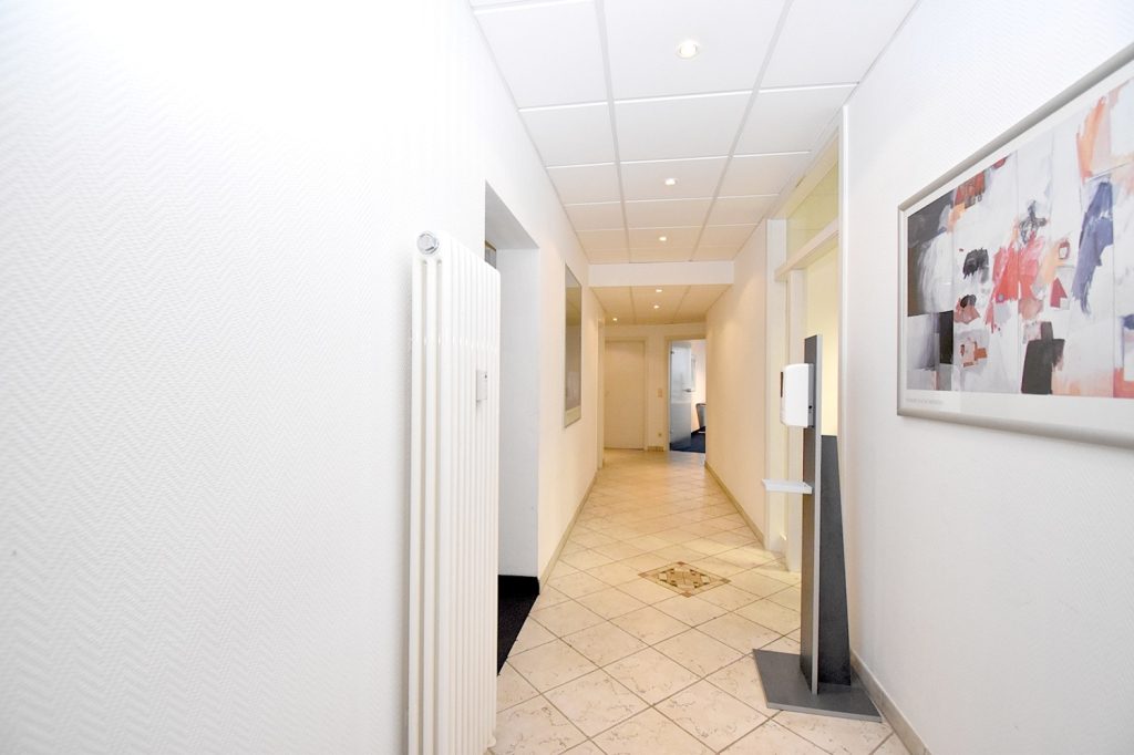 Gütelhöfer Immobilien - Immobilienangebot - Rheinbach - Alle - Attraktive Bürofläche in zentraler Innenstadtlage mit Bahnanschluss und optionalen Kfz-Stellplätzen