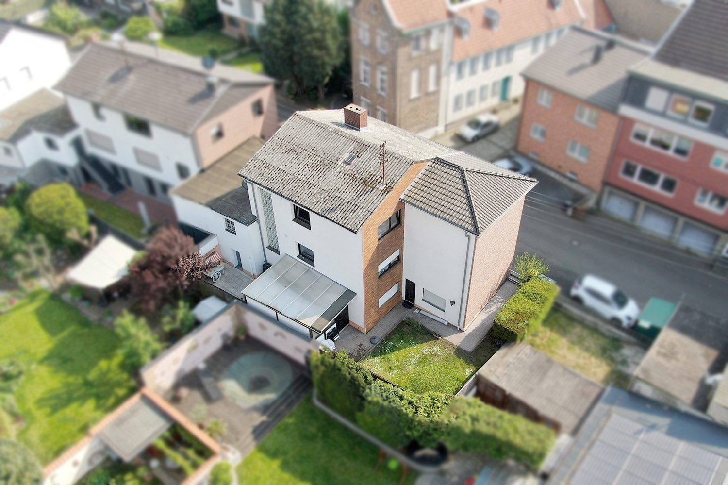 Gütelhöfer Immobilien - Immobilienangebot - Bornheim - Alle - Großzügiges Einfamilienhaus mit Garage und pflegeleichtem Grundstück in Botzdorf