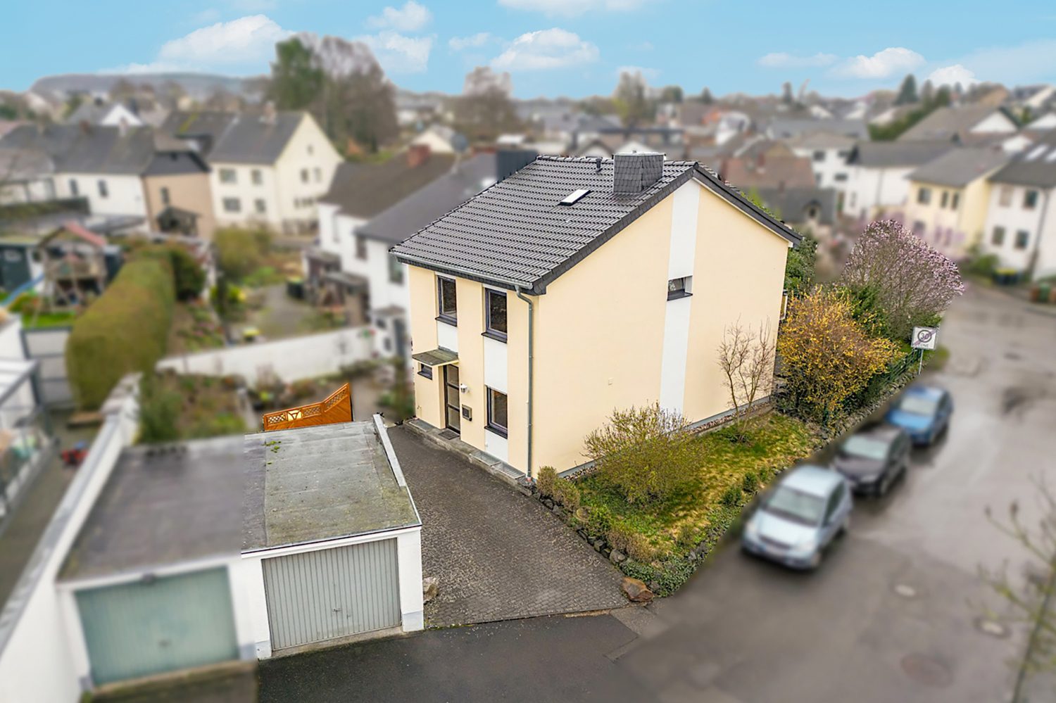 Gütelhöfer Immobilien - Immobilienangebot - Wachtberg - Alle - Familientraum für Handwerker! Teilsaniertes Reihenendhaus mit Garten und Garage in Wachtberg-Villip