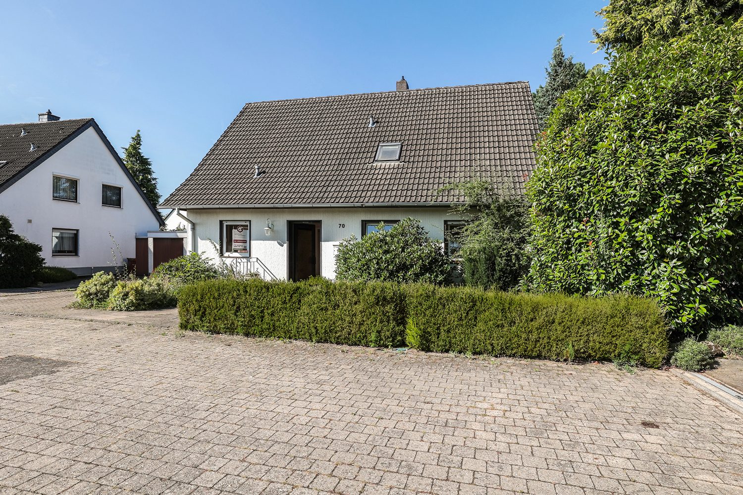 Gütelhöfer Immobilien - Immobilienangebot - Swisttal / Buschhoven - Alle - Freistehendes Einfamilienhaus mit großem Garten und viel Potenzial auf Erbpachtgrund in Buschhoven