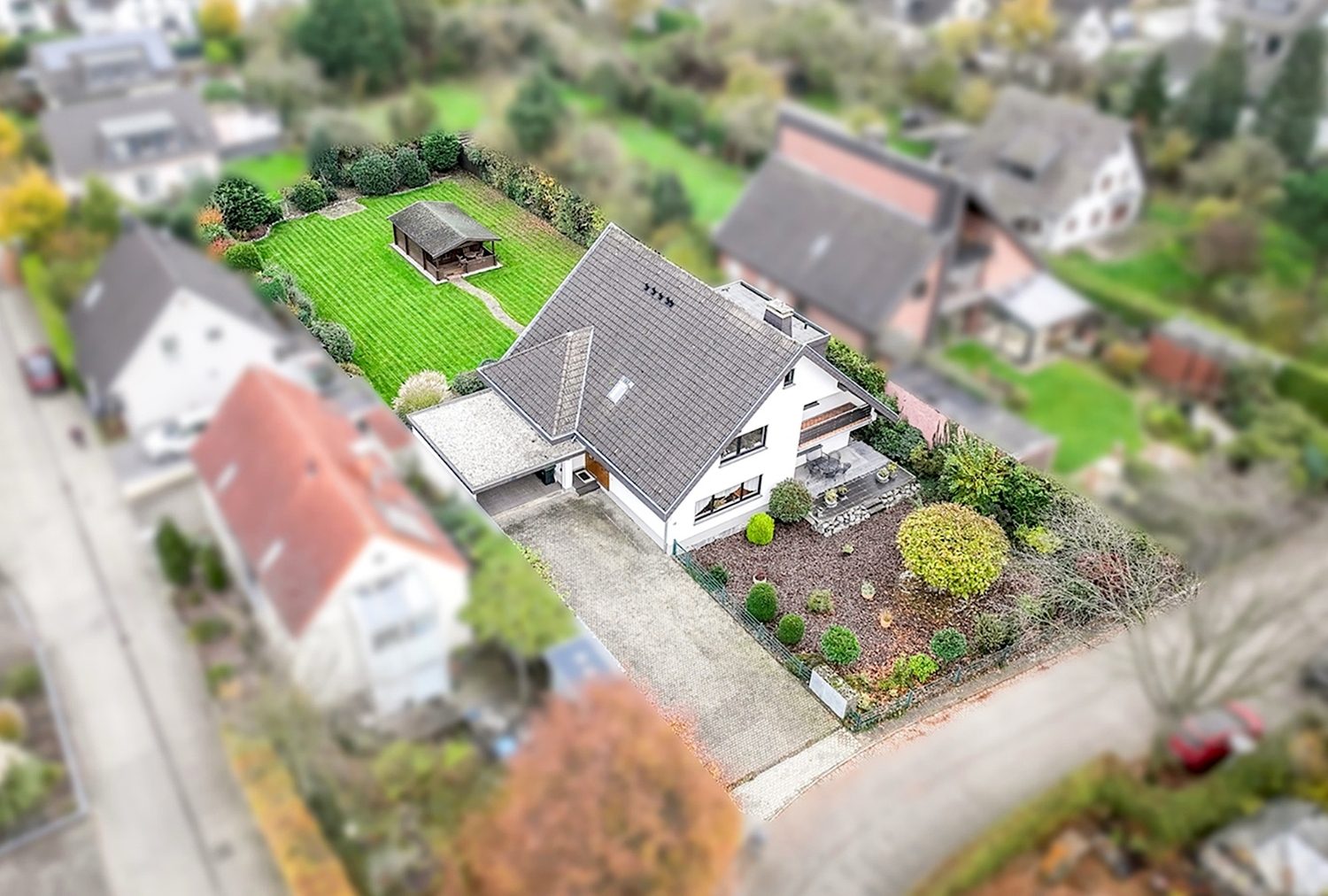 Gütelhöfer Immobilien - Immobilienangebot - Meckenheim - Alle - Generationenhaus gesucht? Großzügiges Ein- bis Zweifamilienhaus mit Doppelgarage auf 1.491m² Grund