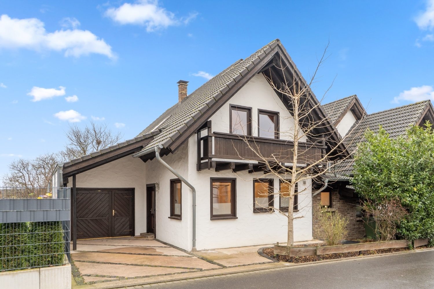 Gütelhöfer Immobilien - Immobilienangebot - Wachtberg / Fritzdorf - Alle - Bezugsfrei! Familienfreundliche Doppelhaushälfte mit Garten und Garage in Wachtberg-Fritzdorf