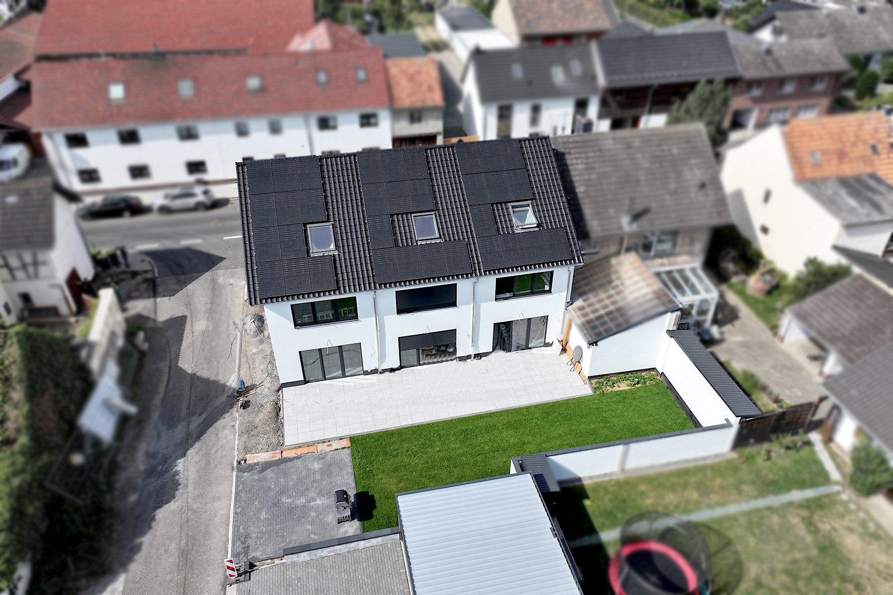 Gütelhöfer Immobilien - Immobilienangebot - Weilerswist / Müggenhausen - Alle - Erstbezug! Energieeffizientes 120m² Reihenhaus mit Garten, Stellplatz und PV-Anlage in Müggenhausen