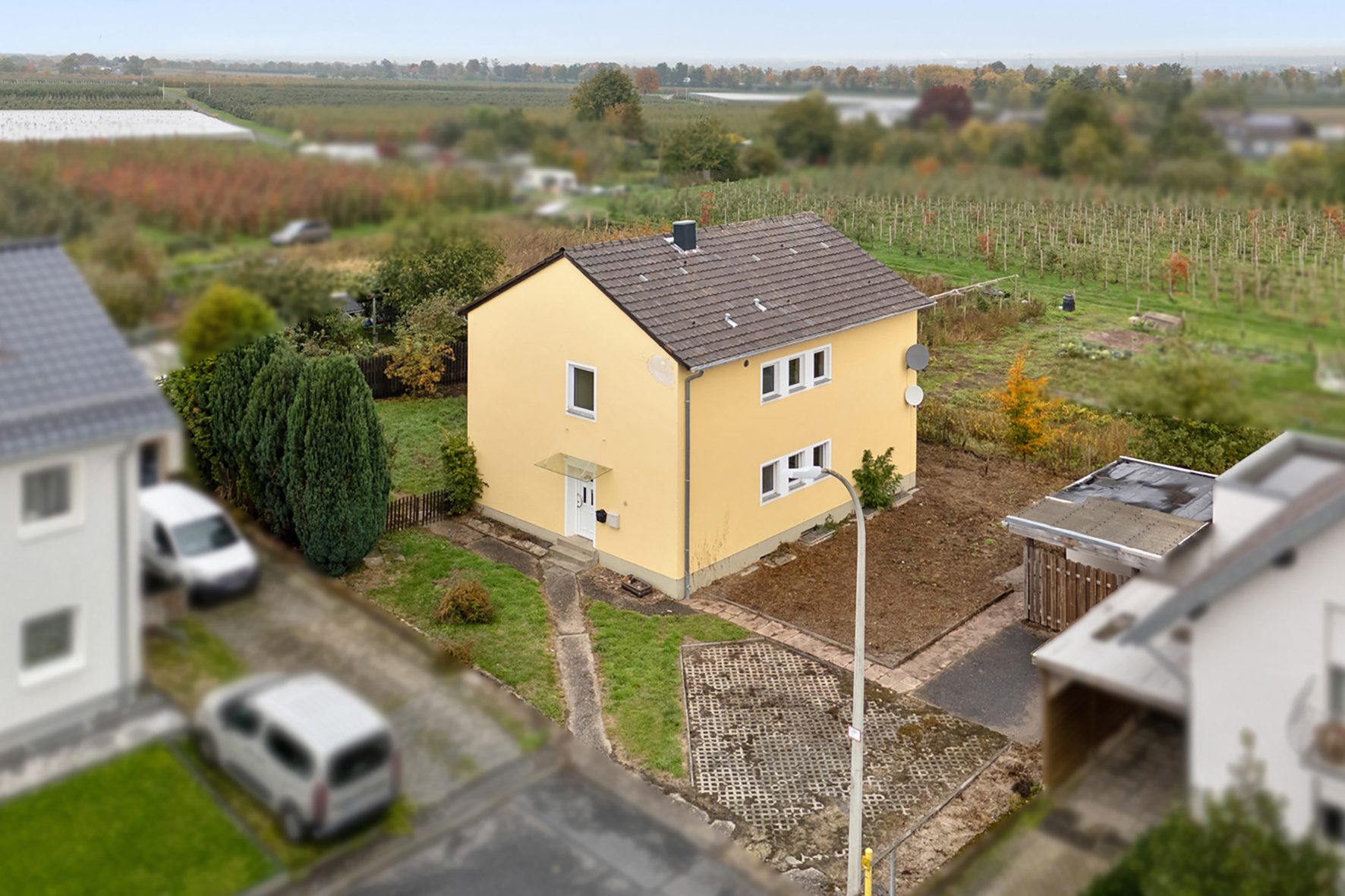 Gütelhöfer Immobilien - Immobilienangebot - Meckenheim / Ersdorf - Alle - *Gebotsverfahren!* Preisgünstiges Zweifamilienhaus auf Erbpachtgrund mit Sanierungsbedarf in Ersdorf