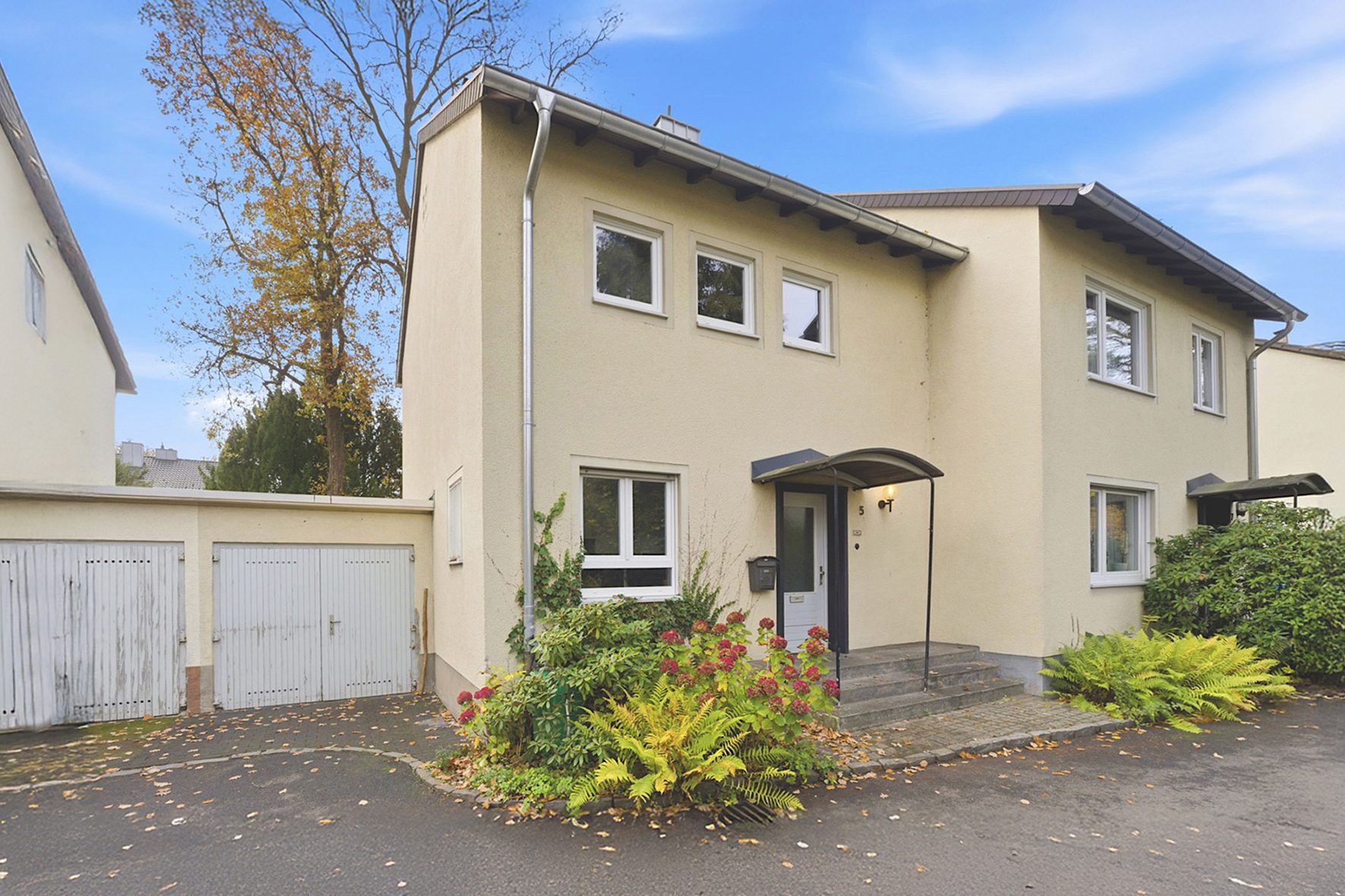 Gütelhöfer Immobilien - Immobilienangebot - Bonn / Venusberg - Alle - *PREISANPASSUNG!* Venusberg - Uni-Klinik! Bezugsfreie und gepflegte Doppelhaushälfte mit Garage