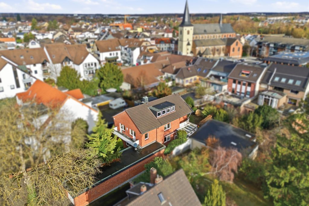 Gütelhöfer Immobilien - Immobilienangebot - Meckenheim - Alle - Multifunktionales Ein- oder Mehrfamilienhaus mit ehemaliger Praxis und viel Potenzial in Top-Lage