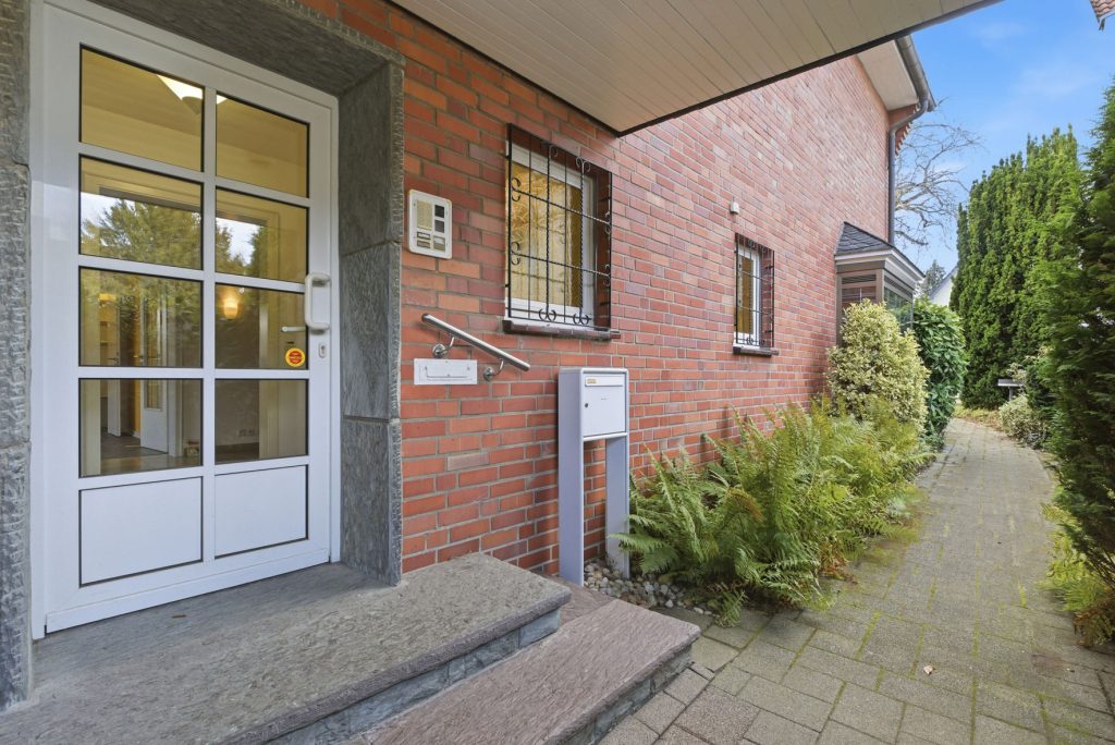 Gütelhöfer Immobilien - Immobilienangebot - Meckenheim - Alle - Multifunktionales Ein- oder Mehrfamilienhaus mit ehemaliger Praxis und viel Potenzial in Top-Lage
