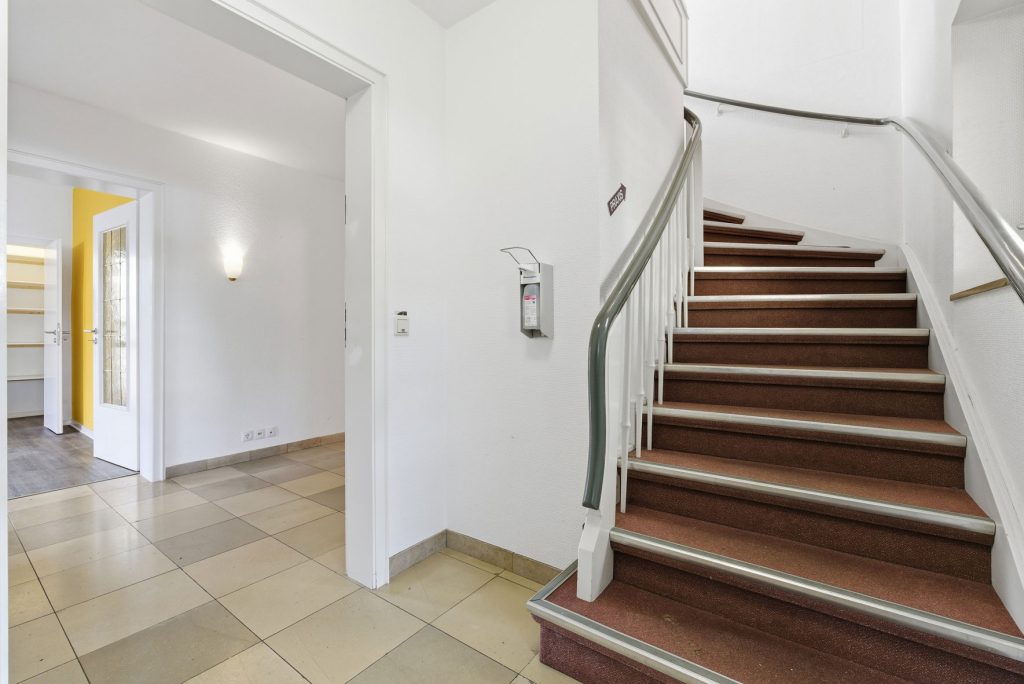 Gütelhöfer Immobilien - Immobilienangebot - Meckenheim - Alle - Multifunktionales Ein- oder Mehrfamilienhaus mit ehemaliger Praxis und viel Potenzial in Top-Lage