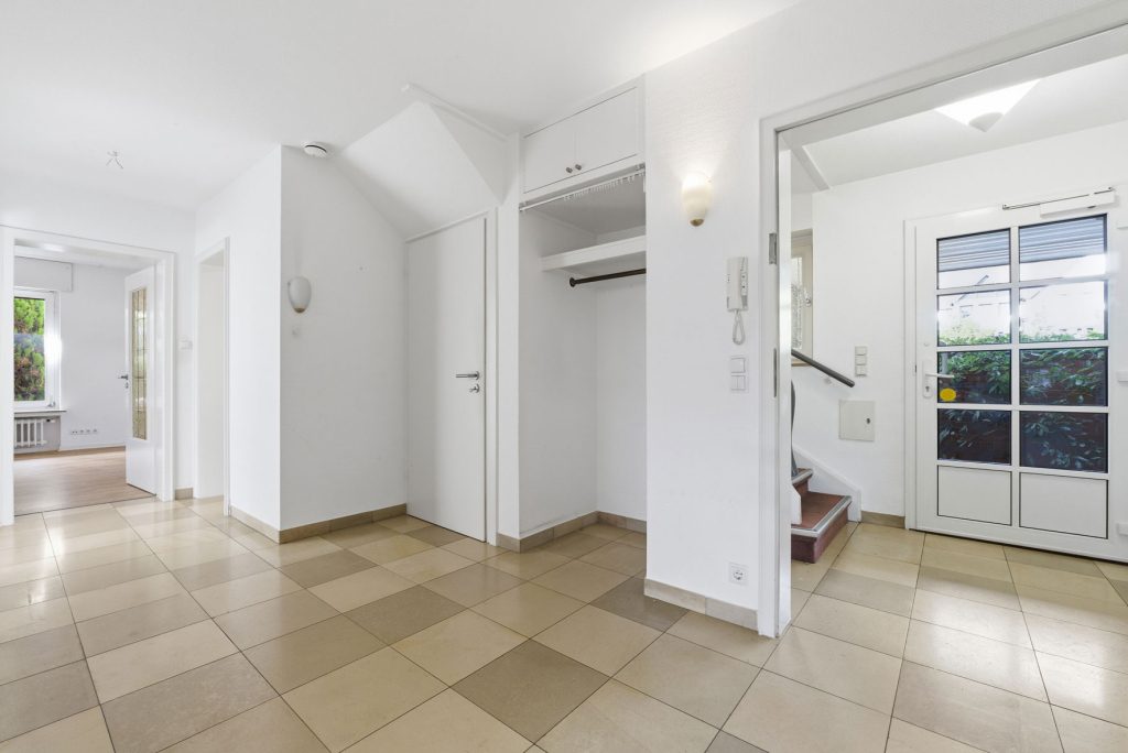 Gütelhöfer Immobilien - Immobilienangebot - Meckenheim - Alle - Multifunktionales Ein- oder Mehrfamilienhaus mit ehemaliger Praxis und viel Potenzial in Top-Lage