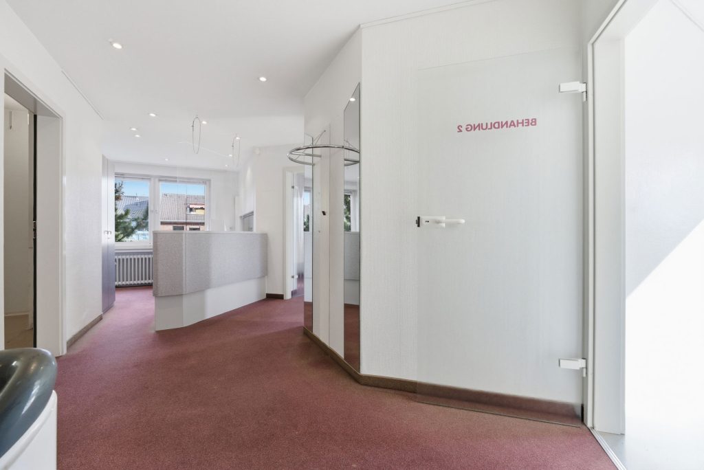 Gütelhöfer Immobilien - Immobilienangebot - Meckenheim - Alle - Multifunktionales Ein- oder Mehrfamilienhaus mit ehemaliger Praxis und viel Potenzial in Top-Lage