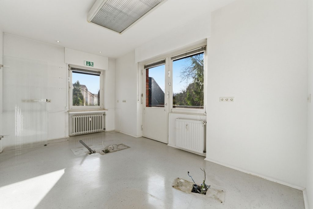 Gütelhöfer Immobilien - Immobilienangebot - Meckenheim - Alle - Multifunktionales Ein- oder Mehrfamilienhaus mit ehemaliger Praxis und viel Potenzial in Top-Lage